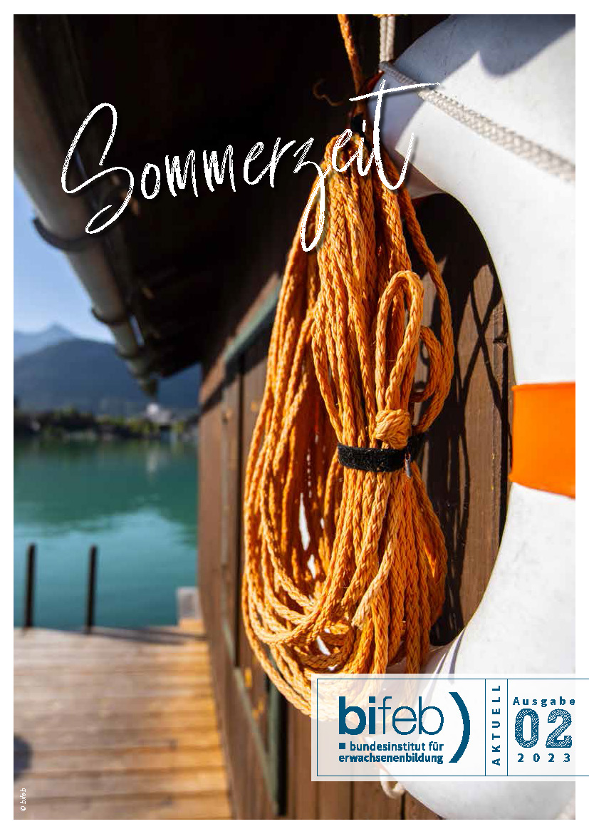 Schwimmreifen mit Seil im Bootshaus am Wolfgangsee